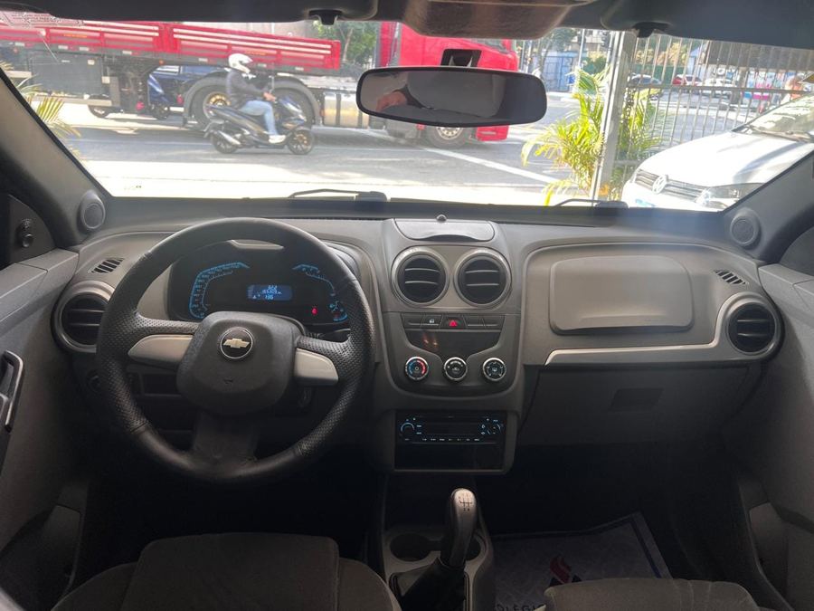 Interior de um dos veículos disponíveis na Skina Automóveis